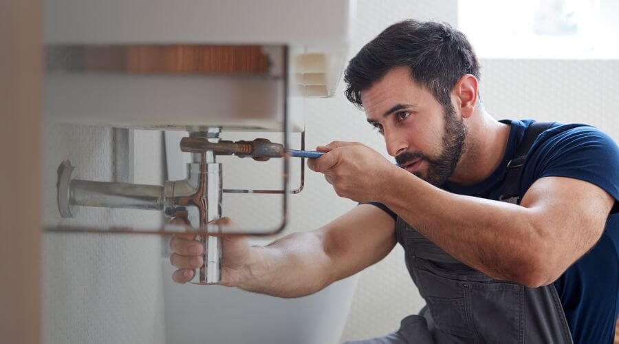 Water heater leaking fix in Point Of Rocks, WY